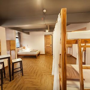 Private Room 5 Beds & Shared External Bathroom